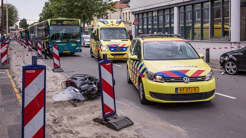 Scooterrijder gewond bij aanrijding op Stationsweg in Heerhugowaard