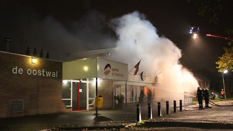 Sportcafé De Oostwal gesloopt, onderzoek naar ontstaan brand loopt nog