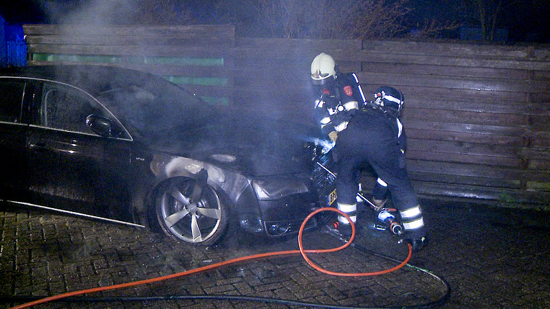 Vermoedelijke brandstichting Asturiestraat: auto raakt zwaar beschadigd
