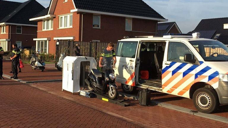 Bromfietscontrole Broekerweg: vijf opgevoerde scooters