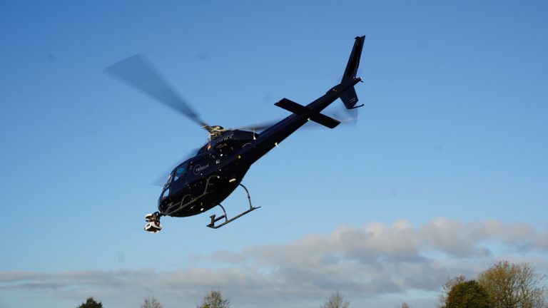 Duitse helikopter inspecteert spoorlijnen in regio