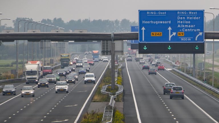 Landelijke en lokale VVD’s: maak van spitsstrook A9 reguliere rijbaan