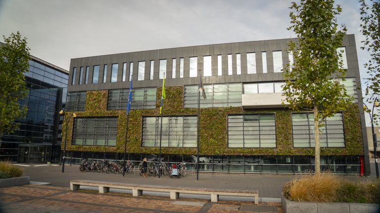 Onderzoek naar meer groen op gemeentelijke gebouwen in Heerhugowaard