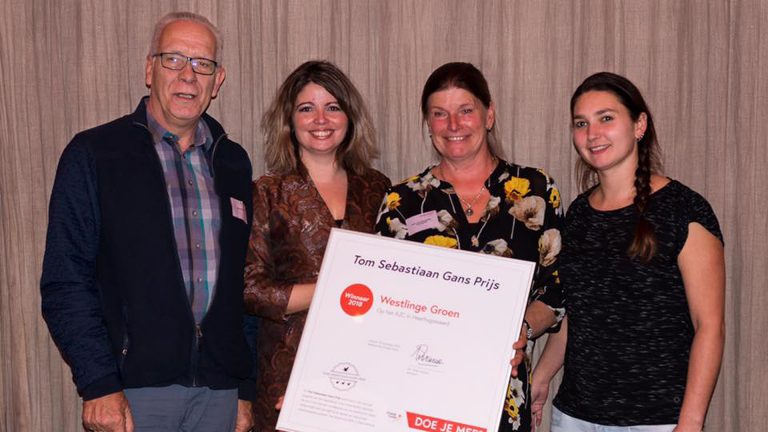 Moestuinproject AZC wint prijs van Oranje Fonds