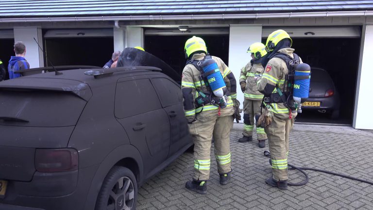 Auto in garagebox aan Groote Geldebosch verwoest door brand