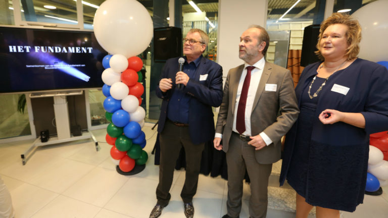 Burgemeester Bert Blase opent nieuw onderkomen Bouwend Nederland