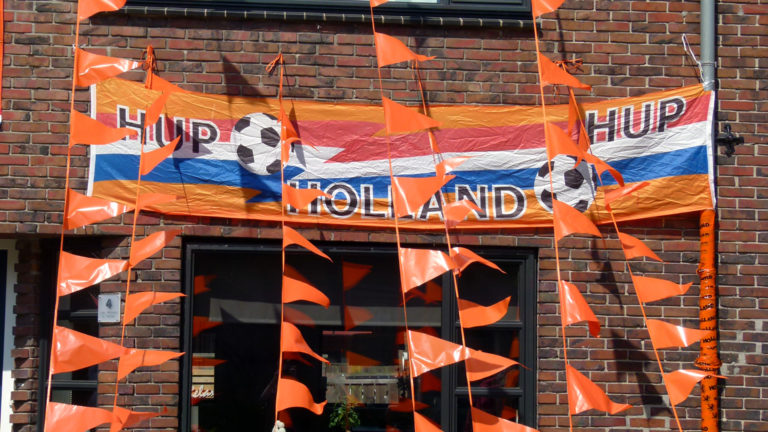 WK voetbalfinale met oranje Leeuwinnen live op groot scherm bij Waardse Zomertour