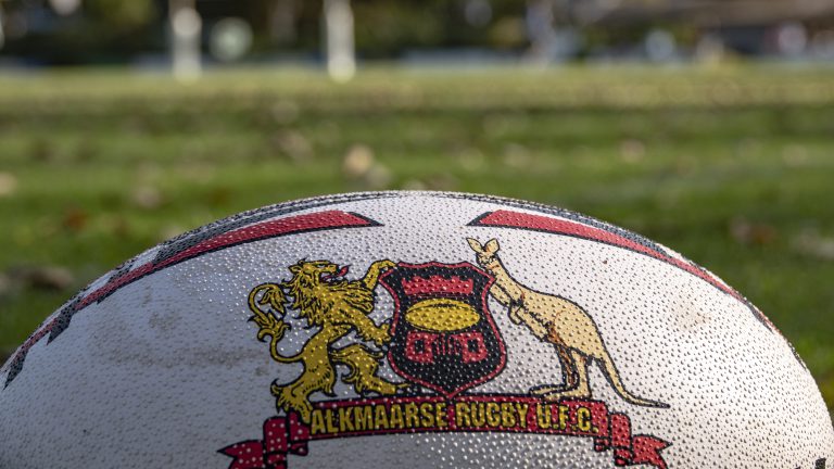 Verlies van koploper, maar Alkmaarse rugbyers scoren wel hun eerste punt