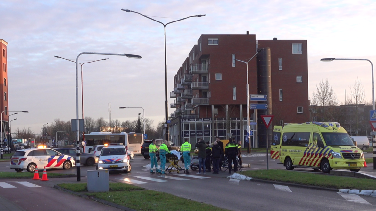Vrouw loopt ernstig beenletsel op bij ongeval op kruising Zuidtangent/Stationsplein in Heerhugowaard