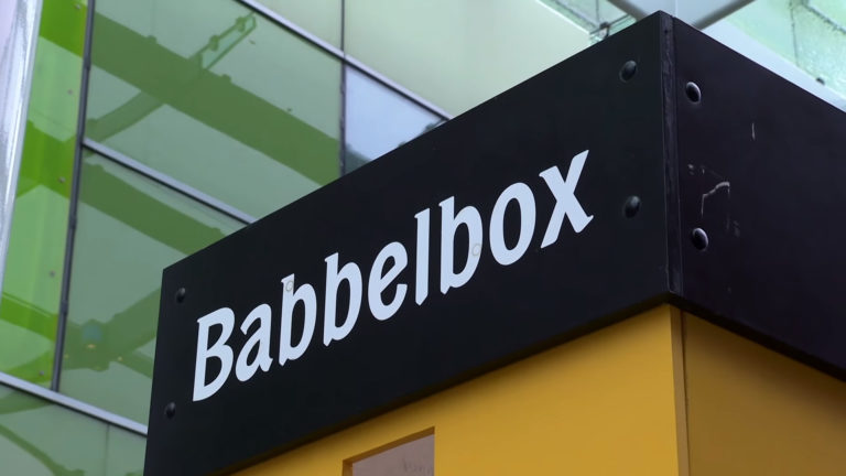 Babbelbox van Man Bijt Hond drie dagen in winkelcentrum Middenwaard