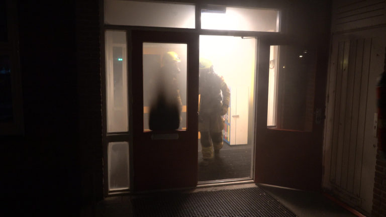 Brandstichting bij school in Heerhugowaard: brandende sterretjes en kranten in brievenbus gestopt