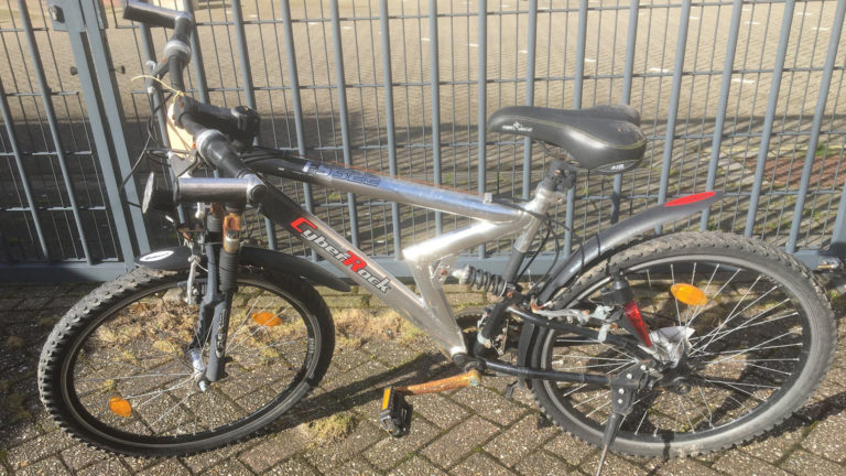 Waardse politie zoekt eigenaar fiets na poging diefstal aan Spaarne