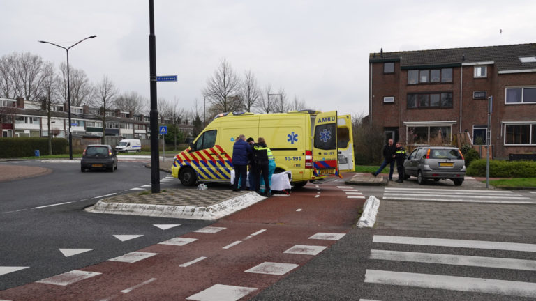 Scooterrijder gewond bij aanrijding op rotonde Middenweg-Krusemanlaan