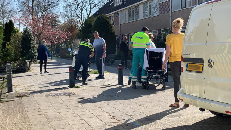 Scooterrijder gewond tijdens smakker in de Anna van Saksenstraat