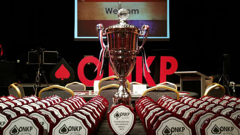 Open Waards Pokerkampioenschap: Van Honk wint, De Waerd Bowling krijgt donatie