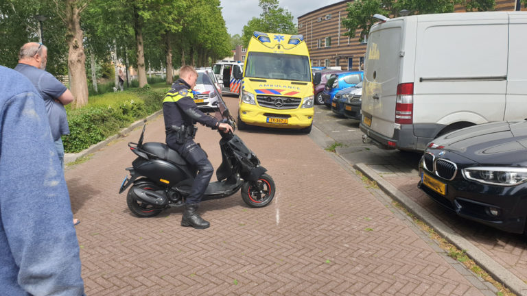 Scooterrijder gewond in Geerligstuin door achteruit uitparkerende bestuurder