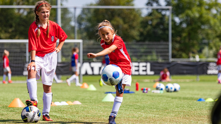 Ook deze zomervakantie voetbalkampen voor meisjes bij VV Alkmaar