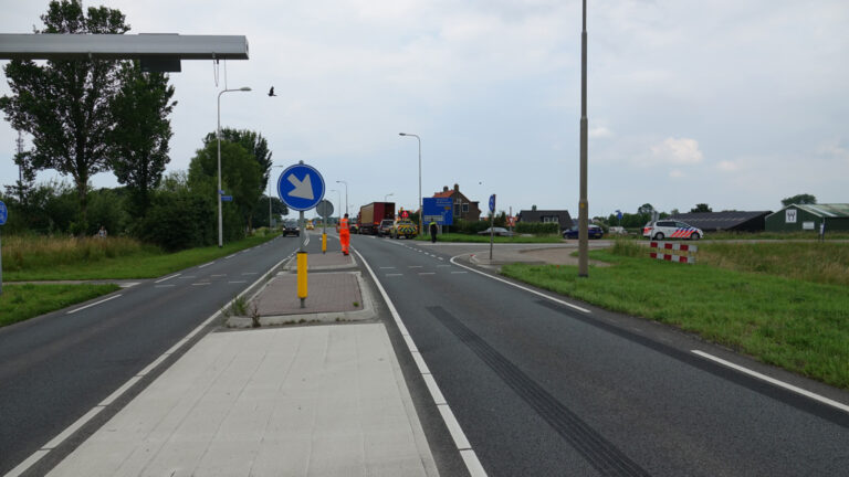 Onoplettende fietser op Westerweg zorgt voor botsing vrachtwagen op auto