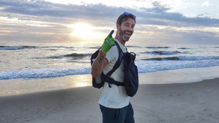 Tropische start van Daan’s Beach Clean Up-monstertocht: “Doe jij ’t land, doe ik ’t strand”