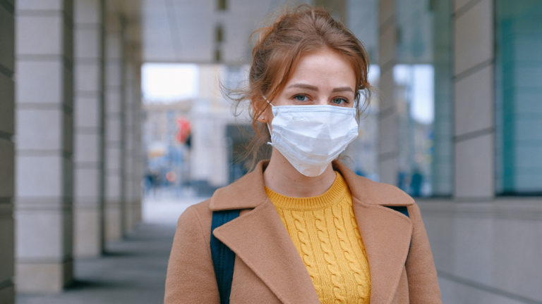 Gemeenten echoën dringende advies om in openbare ruimten mondkapjes te dragen