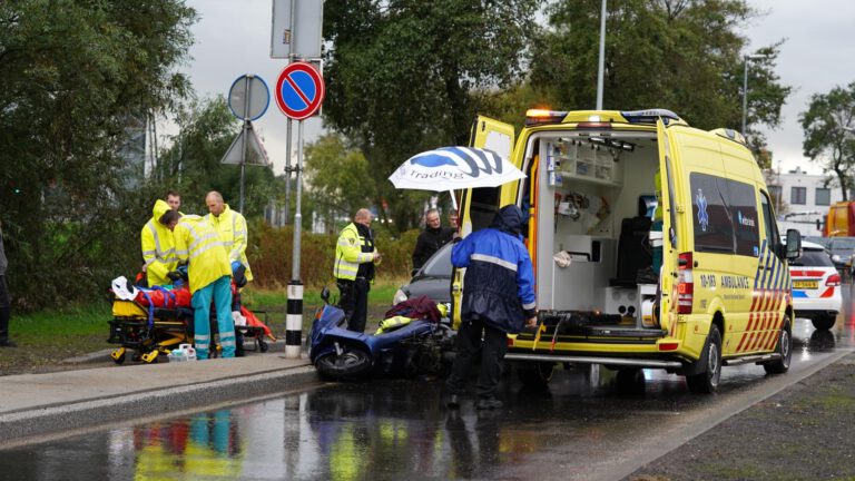 Motorrijder gewond bij aanrijding op Diamantweg in Alkmaar