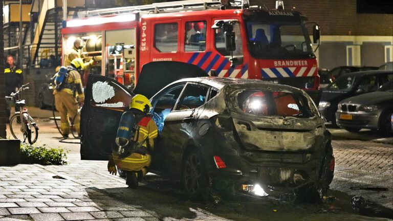 Auto uitgebrand op Vennewaard Alkmaar, mogelijk brandstichting