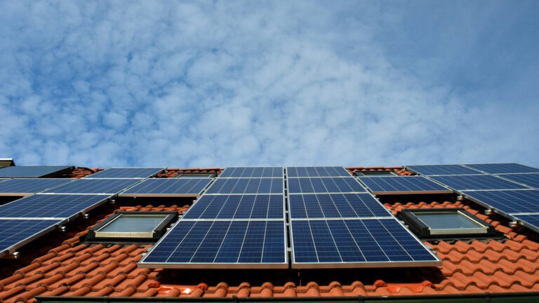Binnen ruim een jaar al 850 woningen van Woonwaard voorzien van zonnepanelen