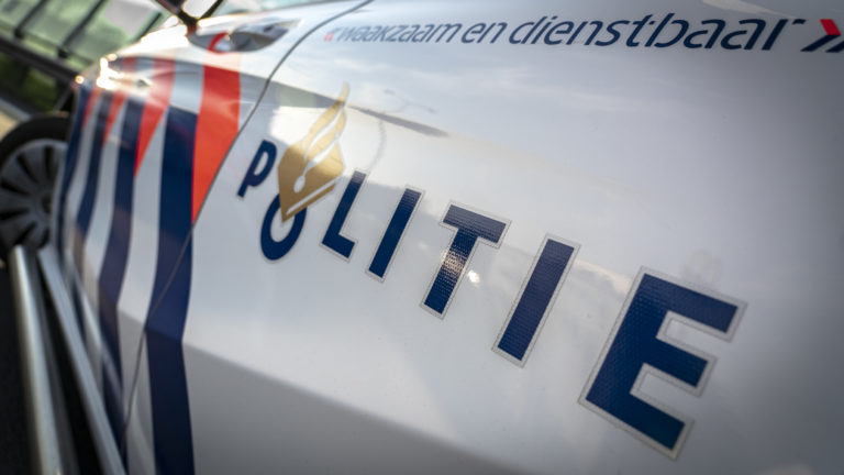 Auto total loss bij botsing op G. Rietveldweg in Heerhugowaard