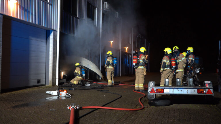 Nachtelijk brand op Alkmaarse Otterkoog: Brandweer Alkmaar en Heerhugowaard rukken uit
