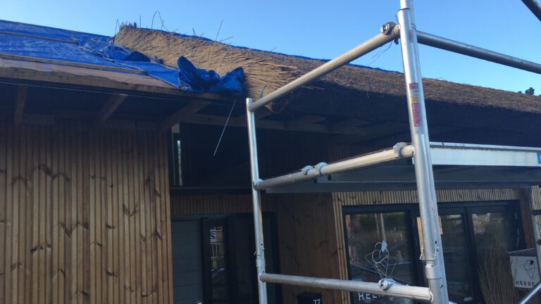 “Bergen ranzig bezig” in Schoorl bij aanleg rieten dak en zonnepanelen, zegt oud-wethouder