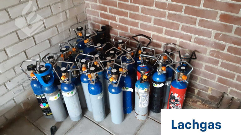 Politie Alkmaar vindt meer dan 50 flessen met lachgas in garage