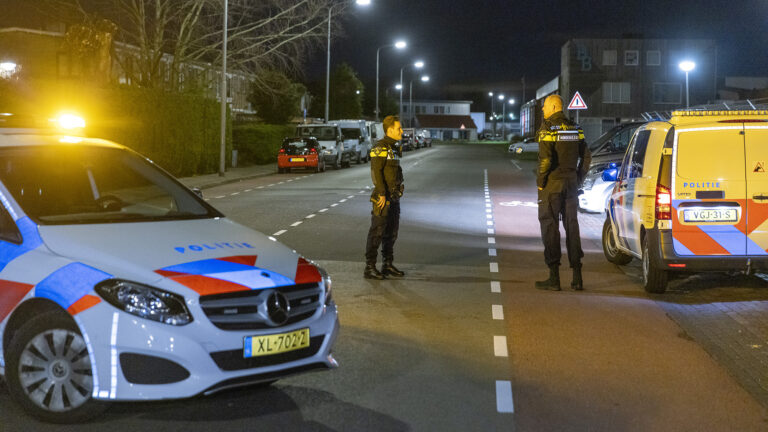 Gewonde na schietpartij Alkmaar; AT valt pand binnen