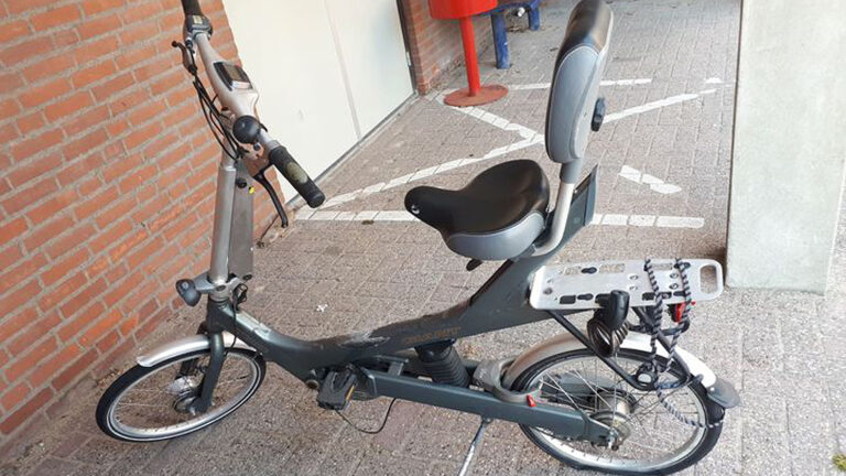Politie zoekt eigenaar van aan Strand van Luna achtergelaten fiets