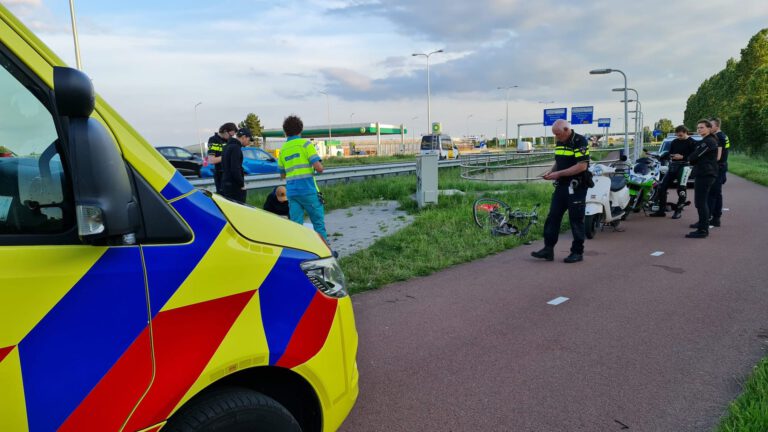 Twee gewonden bij frontale botsing op fietspad langs Westerweg Heerhugowaard
