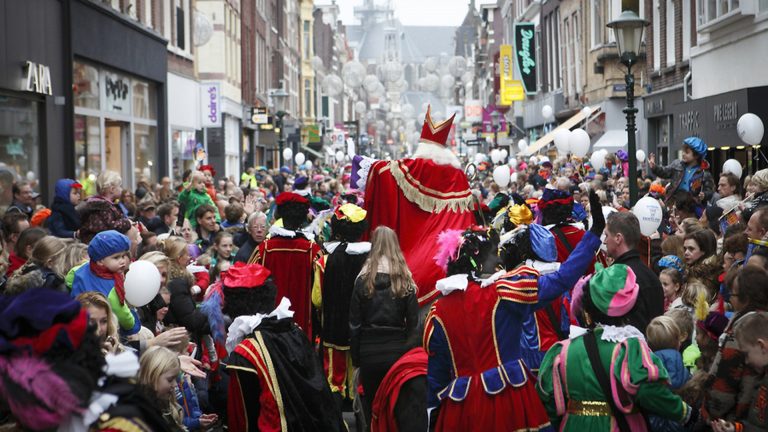 Intocht Sinterklaas in binnenstad Alkmaar gaat door, maar met nieuwe Pieten