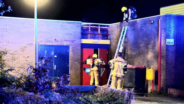 Geen gewonden bij brand in dak gymzaal Elgerweg