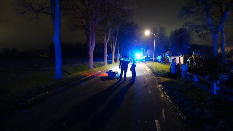 Bromfietser (22) uit Sint Pancras overlijdt bij verkeersongeval in Dirkshorn