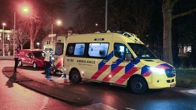 Scooterrijder raakt gewond bij ongeval op verkeersplein Bergerhout in Alkmaar