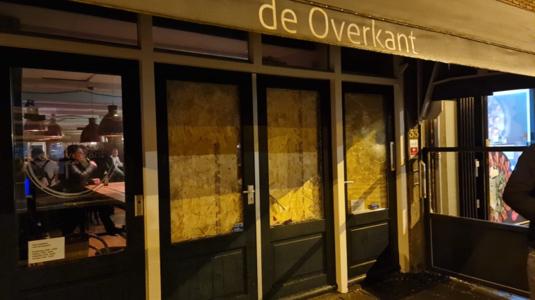 Politieonderzoek ‘hooliganoverval Alkmaars café’: geen verdachten, geen arrestaties