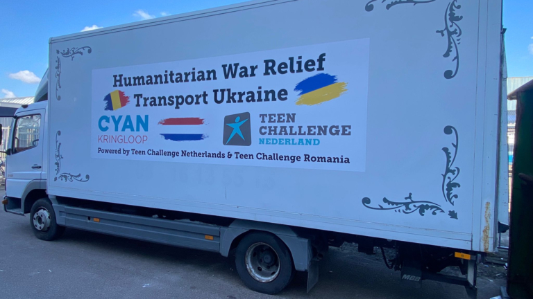 Kringloopwinkel CYAN schenkt vrachtwagen aan Oekraïne