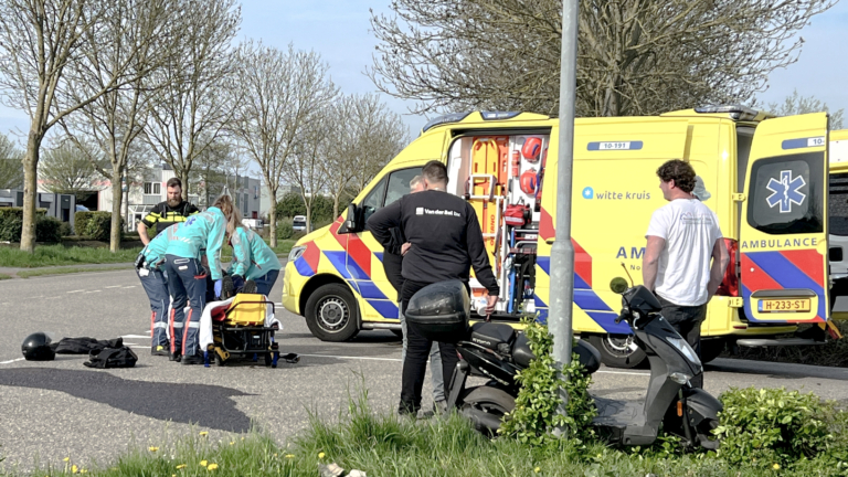 Scooterrijder gewond bij aanrijding op De Punt in Broek op Langedijk