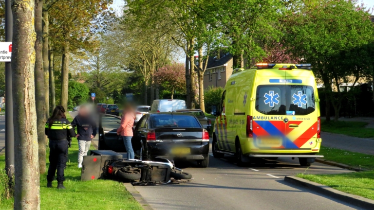 Scooterrijder gewond naar ziekenhuis na aanrijding op Saffier Heerhugowaard