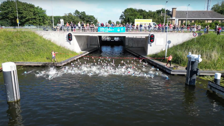 Triathlon Langedijk voelt als vanouds: “Het is altijd weer een spektakel”