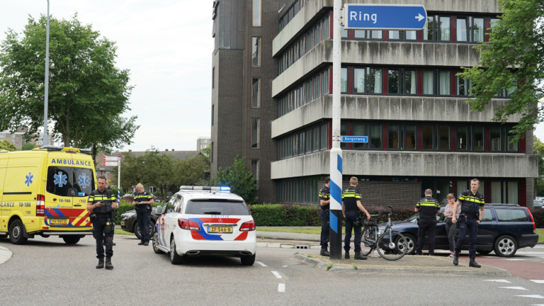Meisje op fiets aangereden op rotonde Bergerweg in Alkmaar
