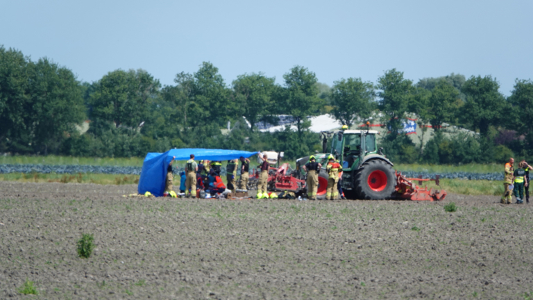 Dodelijk ongeval met tractor op akker in Noord-Scharwoude