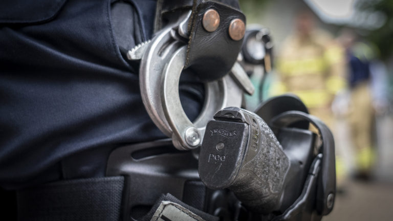 Politie lost waarschuwingsschot bij aanhouding in Noord-Scharwoude