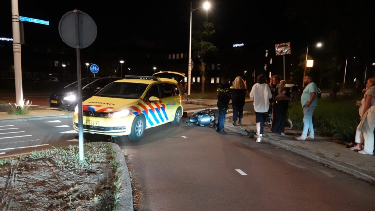 Aanrijding tussen scooter en auto op Hertog Aalbrechtweg Alkmaar