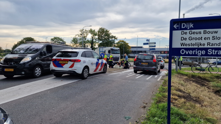 Fietser gewond bij aanrijding op rotonde Westelijke Randweg in Broek op Langedijk