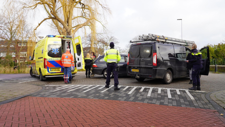 Vrouw gewond bij aanrijding op Troelstrakade in Alkmaar