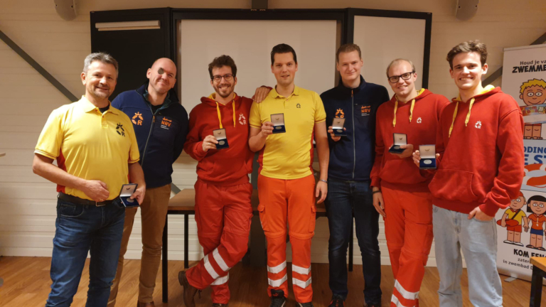 Lifeguards van Dijk en Waard krijgen herinneringsmunt voor inzet tijdens overstromingen in 2021